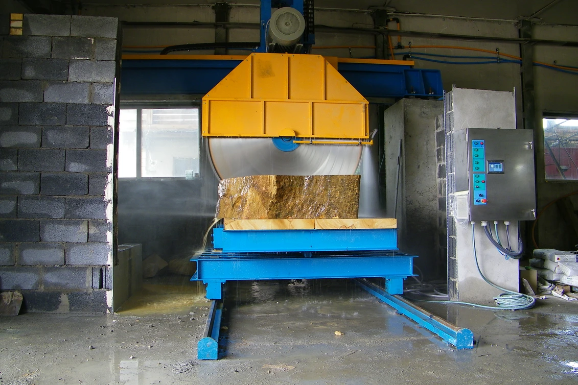 Piła jednosuportowa 2200 E